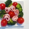 魚肉ソーセージでお弁当に最適！バラの飾り切りレシピ【不器用さんでもできました】