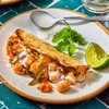 タコス・ゴベルナドール／メキシコ風エビとチーズのタコス（世界のエビ料理３）　発祥の地，メキシコのシナロア州知事の名前にちなんで名付けられたと言われ，比較的新しく1980年代後半に広まった海老とチーズのタコス．  エビと玉ねぎ，トマト等の具材をバターまたは油で炒め，溶けたチーズとともにトルティーヤではさみ，軽く焼いて仕上げます．  エビの旨味＋チーズの濃厚さ＋野菜の香ばしさという三位一体の構成で，他の魚介タコスよりもリッチで贅沢感のある味わいを生み出しています．