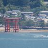 　海辺の風景・大鳥居と水上バイク