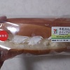 セブンイレブンの牛乳仕込みのホイップロールのクリームが濃厚で量がすごい！