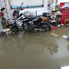 バイクが浸かった！ 豪雨でガレージが浸水