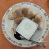 【サイゼリヤ】ジェラート＆シナモンプチフォッカ　食感と温度の違いを楽しむ軽食系スイーツ