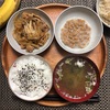 朝食ワンプレート、豚肉と玉ねぎしめじの炒め物、小粒納豆