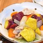 電子レンジだけで作った「さつまいもの塩肉じゃが」で、“ロクヨン”の芋焼酎がすこぶる捗った【かめきちパパ】