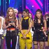 ITZY、SBS人気歌謡で1位のトロフィーを獲得。SNSスコアは満点の3000点。