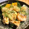 世の中、見た目とは裏腹なことってままあります☆鮭と鱈の塩麴煮♬