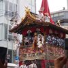 前祭　雨の中の山鉾巡行