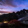 【M22】前穂高と紅葉を組み合わせた星景写真を撮る。涸沢〜北穂への登山道より