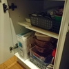 台所の棚(下の方)と冷蔵庫