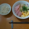 冷麺がワサビ付でおいしい。