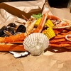 【グルメ】The Crusty Crab（ザ クラスティ クラブ） で、豪快にハンマーで叩いて食べる！