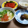 生わかめ刺身と豆腐の麦味噌汁