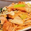 "野菜炒めるな！いつもの肉野菜炒めが３ランク上に美味しくなる！これだけは絶対試して欲しい！玉子スープとても簡単！時短定食レシピ。" を YouTube で見る