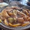 味噌煮込うどんの名店へ！一宮で愛知名物の味噌煮込を楽しむならここだ。アッツアツの鍋焼きうどんは冬に最高！【みそ煮込みうどん よし㐂（愛知・一宮）】