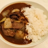 気分はキャンプ！カレーも焼肉も同時に楽しむ「一切煮込まない焼肉カレー」