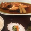 紋屋 泉岳寺門前店｜前菜＋カサゴの煮付けランチ