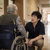 介護職は家政婦やない。「車椅子を全部押す」が優しさとは限らん理由