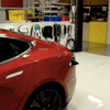 Teslaのロボットメタルスネークチャージャーは「マジ？！」
