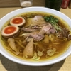 【今週のラーメン４４０２】手打 親鶏中華そば 綾川 （東京・恵比寿） 手打 親鶏中華そば ＋ 自家製煮卵 ＋ 本わさび小丼　〜コロナの憂鬱も忘れてしまう明るい老鶏エキス！素朴な縮れの中太麺の和やかさ！食って大満足の幸福親鶏中華そば！