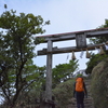 梅雨雲の剣の遊山　山小屋