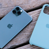 あなたはスマホケースや画面フィルムをする人？しない人？　スマホ依存症の人は一度ケース無しで過ごしてみては？