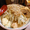 二郎インスパイア「ラーメン豚山 町田店」初めての大ラーメン固めを食べる。味は安定の旨さだったが、慣れると拍子抜けするくらいのボリュームでした。