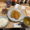 博多駅地下街の三陽食堂でアジフライランチでアジタタキを貪るおじさん