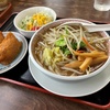 旭川ラーメン 熊ッ子チェーン本店（旭川市）｜いなり寿司とサラダがついてお得！旭川ラーメンチェーン本店でミニ野菜ラーメンセット