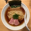 【今週のラーメン３４４２】 麺屋 さくら井 （東京・JR三鷹駅） らぁ麺 醤油 ＋チャーシュー盛ハーフ ＋ 純米酒高千代　〜時代を先どるニューパワー！そして極まる質実！このまま行けよ！行けばわかるさ！