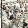 子守りしながら洗濯する少女たち——1945年4月29日の沖縄戦