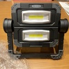 【実機レビュー】ガレージでの作業効率アップに！！日動工業のフラットスタンドライトツインを購入！明るさ抜群で手元が照らせて入り組んだ作業もバッチリです！