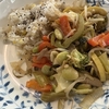 野菜炒めとトウモロコシご飯：突き指