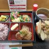 「岩沼屋」、週替わり弁当は、レンコンの肉詰め焼き。具沢山豚汁も追加