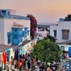 青の町シディ・ブ・サイドで夕焼けを眺めるなら「Cafe des Nattes」へ。街一番の特等席からの絶景を見逃さないための事前知識