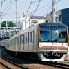 西武池袋駅を発車した東京メトロ10000系