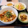 【炭火&鉄板 cafe-maru-】炭火焼きと鉄板焼きの二刀流。そこにカフェメニューも加わる4月にオープンした居酒屋(東区戸坂中町)