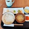 旭川市散策（"yoshinori coffee"の朝食、常盤公園、旭川美術館、蜂屋）そして東川町へ