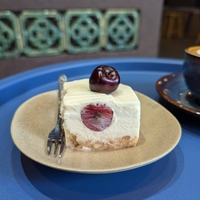 新宿御苑駅から徒歩7分【アジュラ】でレアチーズケーキとカフェラテを実食