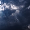 天使の梯子と・土砂降りの雨・・
