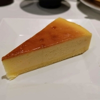 【魚べい】のレモンのチーズケーキ｜やさしい、さわやか！デザートに最適な回転寿司のチーズケーキ