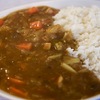 ストウブの鍋で野菜をたっぷり入れて作るカレーは最高に美味しい