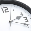 【Web内覧会】リビングに飾るちょうどいいサイズのモノトーン掛け時計を紹介！