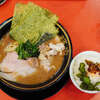 家系ラーメン大輝家 日吉店 - チャーシューはスモーキーな大判が1枚のイメージだったが、コロコロ系チャーシューも。こちらは醤油の味が濃密に染みていてうんまい。ベクトルの違うタイプの肉が二重に楽しめるのは嬉しい。中山駅前店でいうところの「ほぐし豚」「砕け豚」的な位置付けだろうか。改めて、この界隈では一番好きかもしれない。