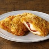 ローソンから「ソース in Lチキ ピザ味」が新登場！ピザソース＆チーズソースがあふれ出すマルゲリータ風の新商品です