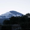 朝から津波注意報・・・富士山の冠雪