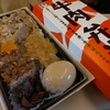 日本レストランエンタプライズさんの牛肉弁当！須賀川までの道中でどうしてもお腹が空いてしまって買い込んだこのお弁当。めっちゃ美味しくいただきました！！