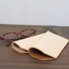 神戸の眼鏡屋さん折角堂さんのオリジナルヌメ革メガネケースをオーダー製作。
