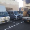 会社の駐車場に戻ったら、いつも使ってる軽トラックの