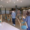 食堂掃除、ダンボール作業　/　サンシュが満開