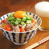 トマトとオクラで夏のさっぱりスタ丼。気づけば完食「みそトマスタ丼」【筋肉料理人】